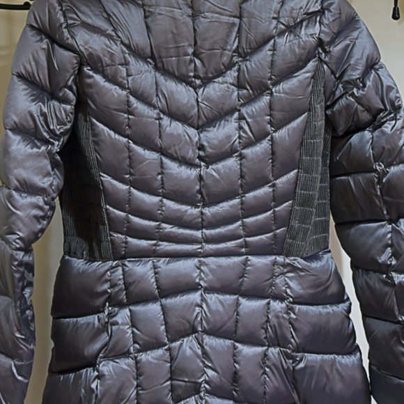 Bernardo Women's Charcoal Eco Plume Insulation Quilted Jacket - Picture 7 of 10